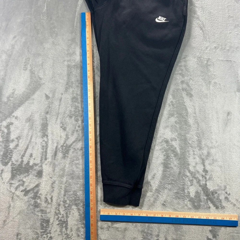 Nike sportswear club